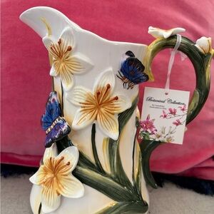 Botanical Collection  Lilies Pitcher with Blue Butterflies - Yellow & Blue
